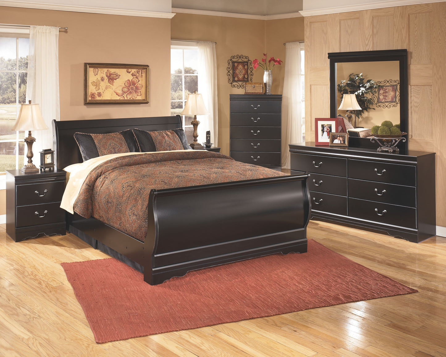 Huey Vineyard - Dresser, Mirror - Black