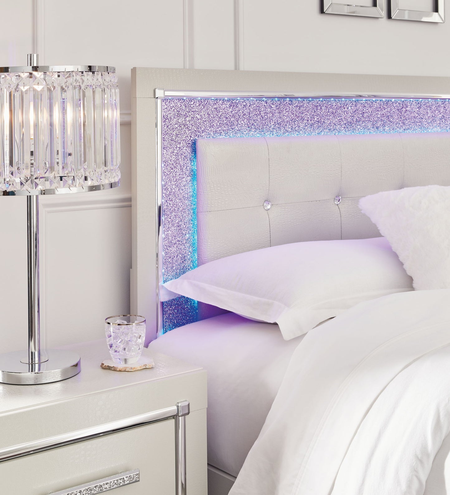 Zyniden - Upholstered Panel Bed